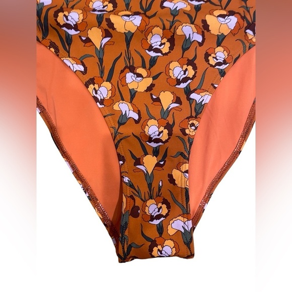 NWT! Aritzia Babaton V-Neck One Piece Swimsuit - Picture 8 of 15